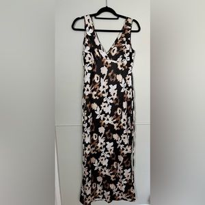 Women’s Medium Floral Dress ( Black, Tan, White colors)